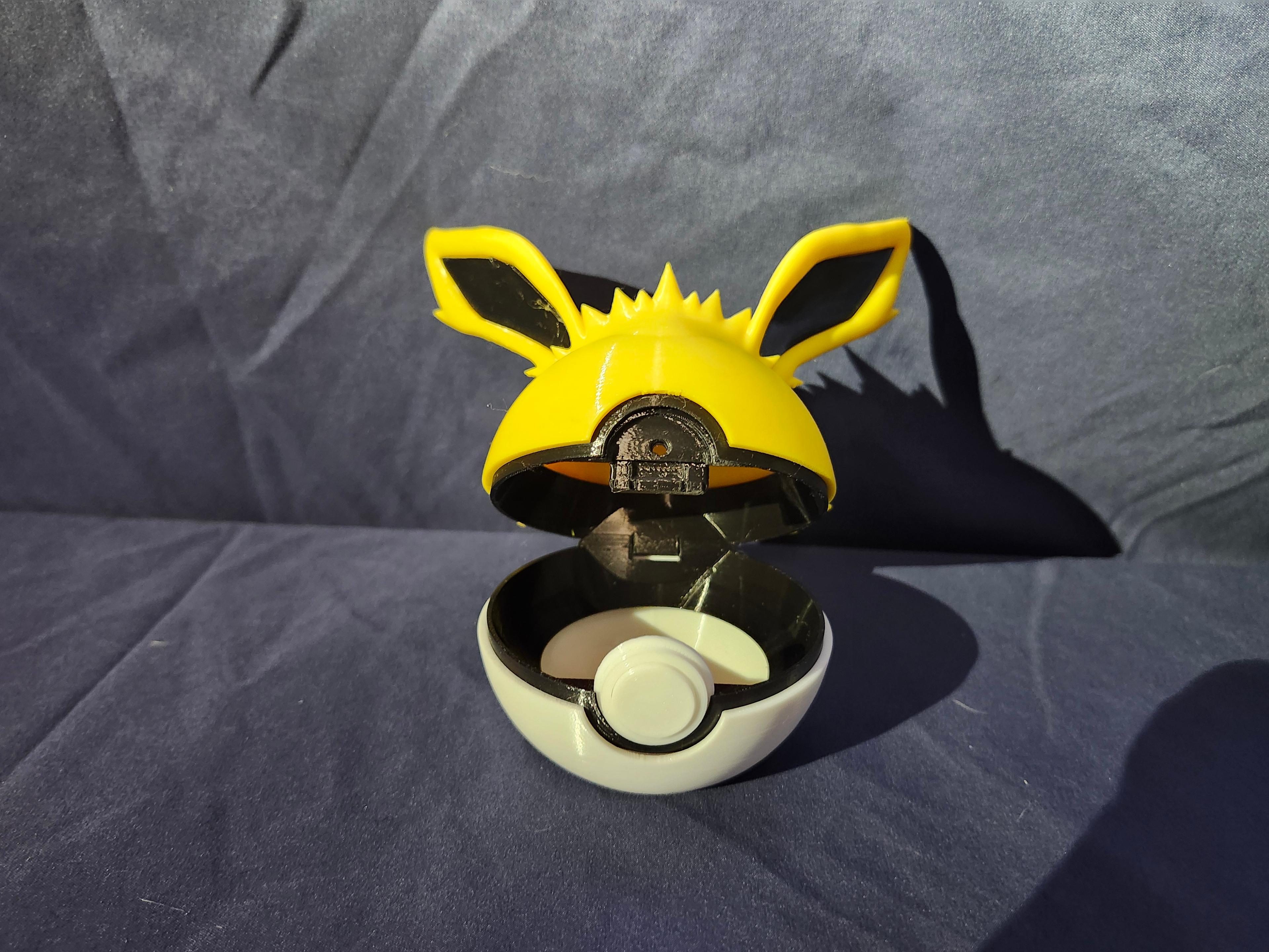Evee Pokemon Ball