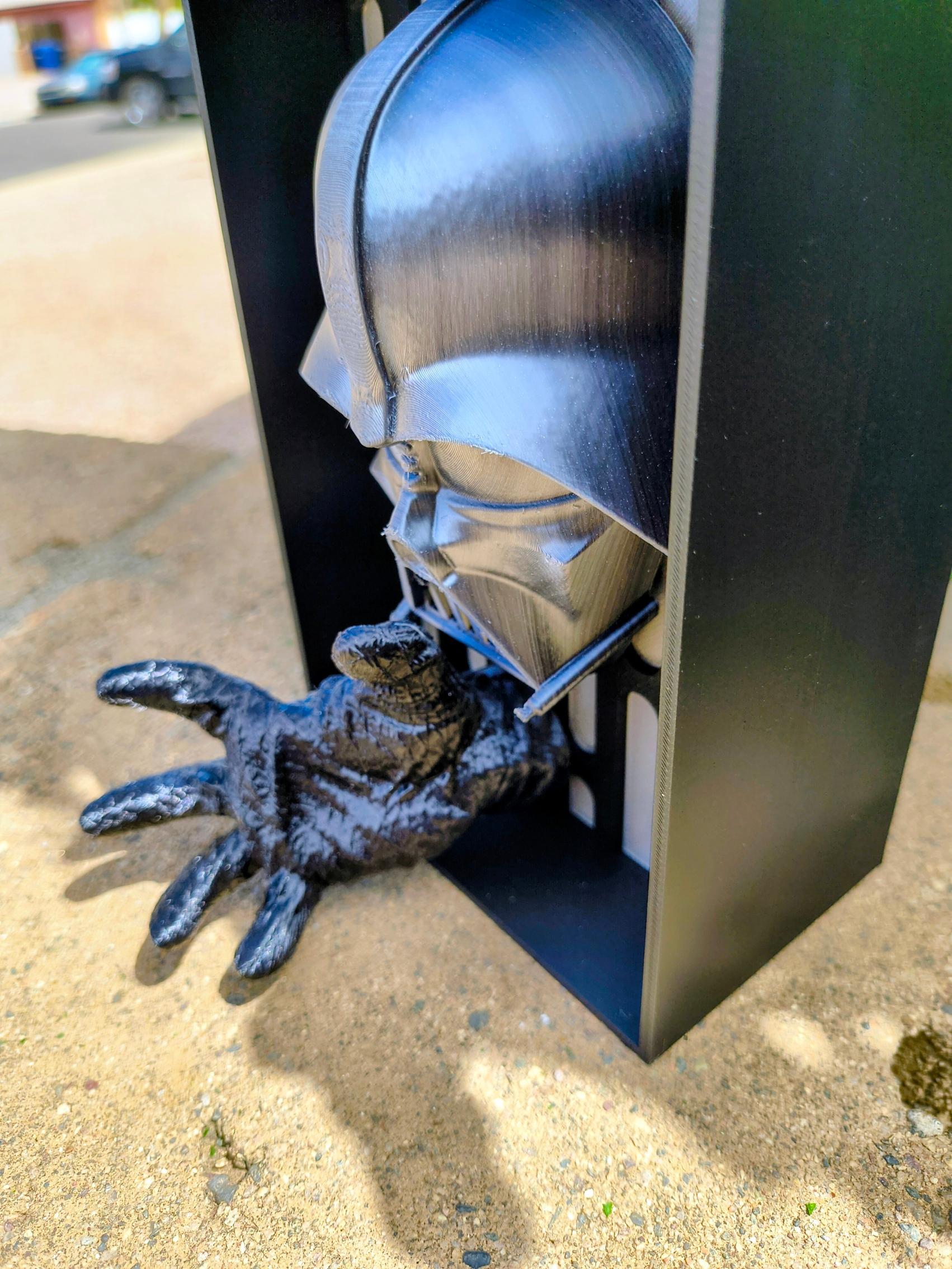 Custom Hand-Painted Star Wars C-3PO & R2-D2 3D Booknook – A Must-Have Collector’s Treasure